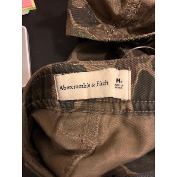 Abercrombie & Fitch Unisex
Cargo Pants Camo Size Medium - Picture 3 of 4